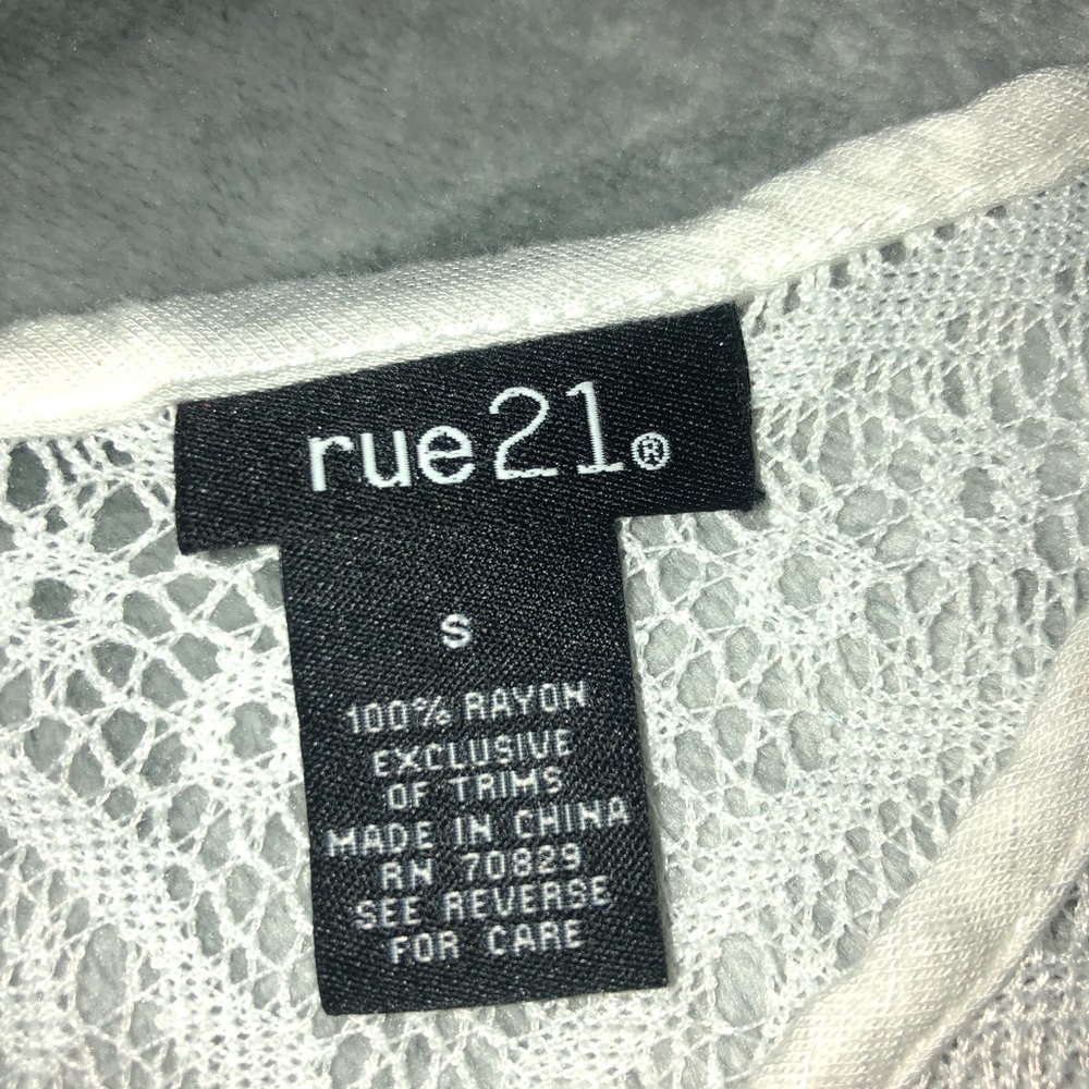 Lace top - Picture 2 of 3